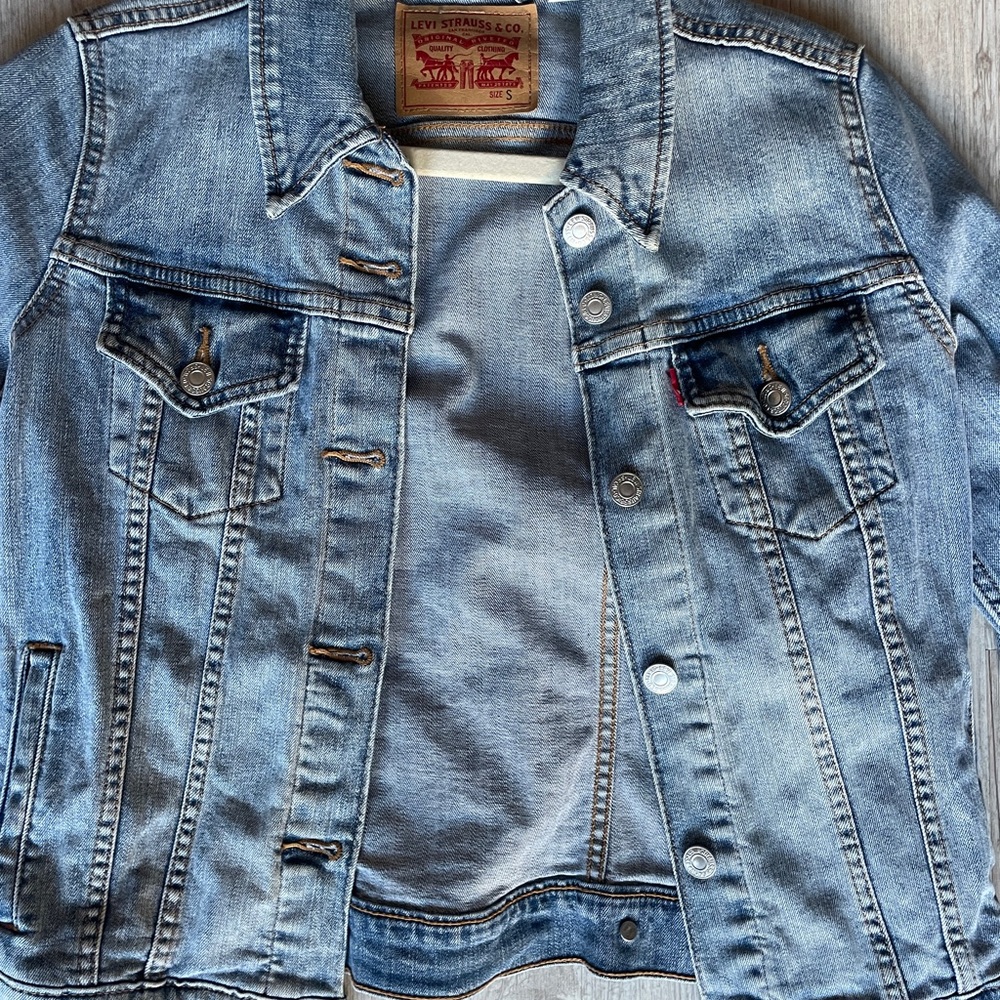 Levi's Women's Classic 90s Trucker Jean Jacket - Light Blue - Picture 4 of 4